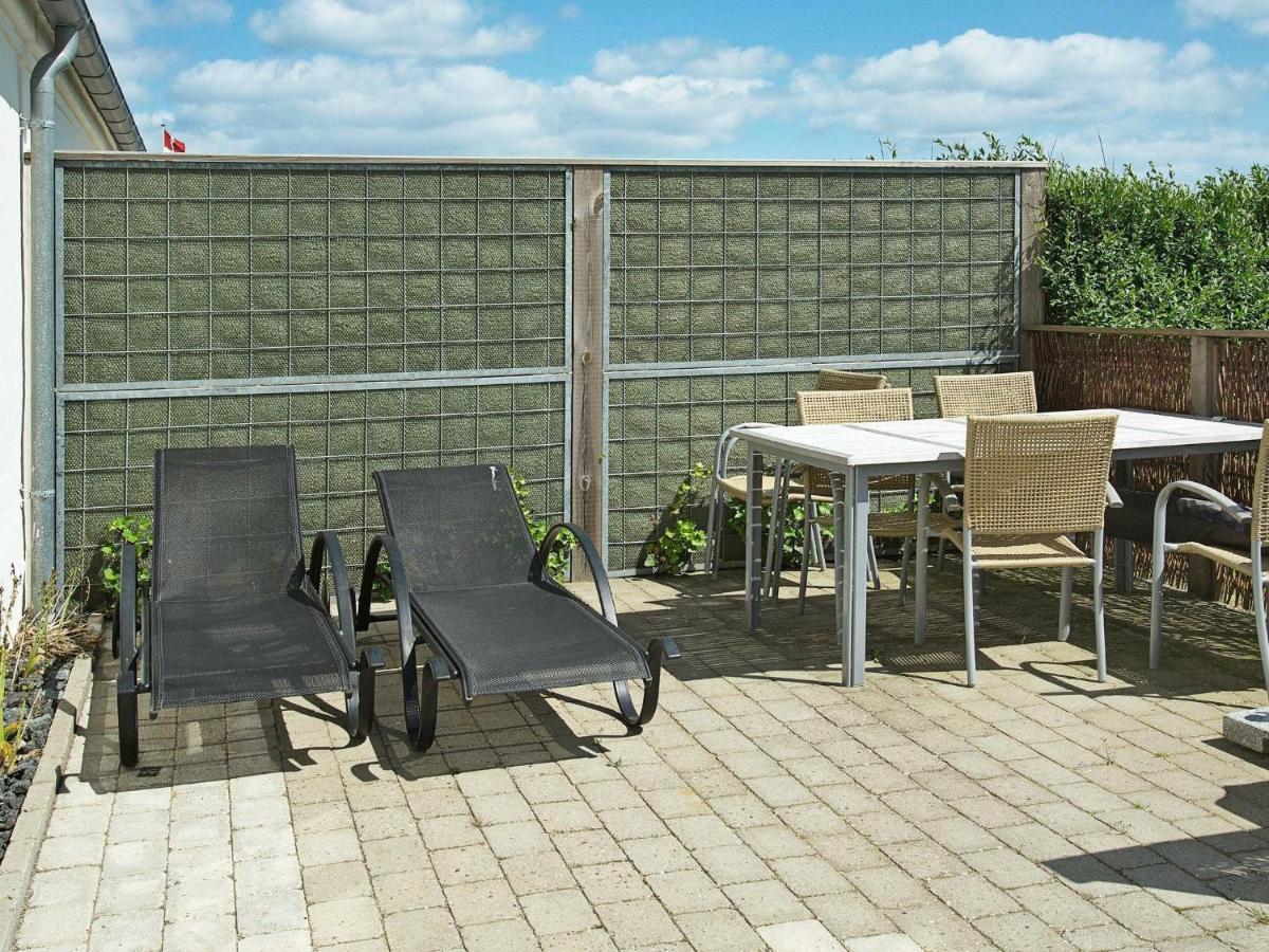 6 Person Holiday Home In Hejls Rom bilde
