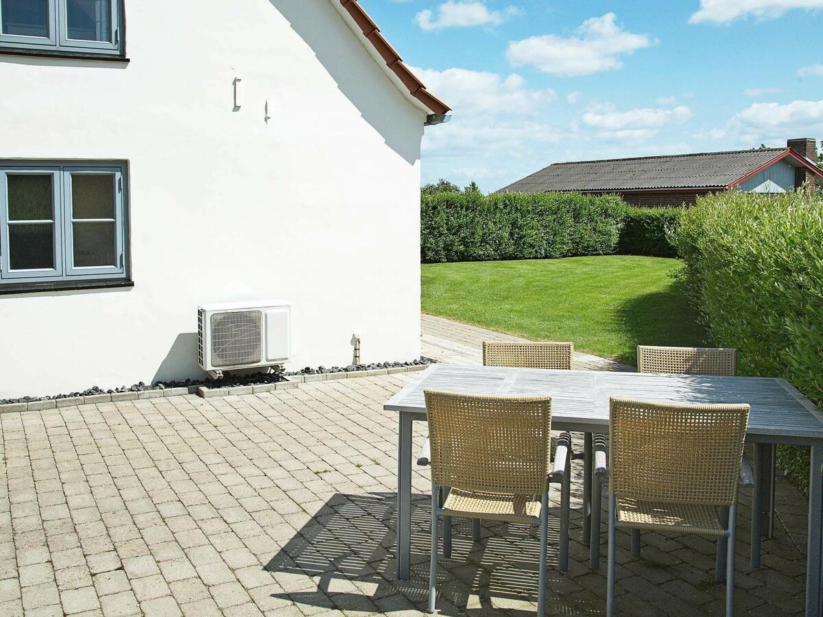 6 Person Holiday Home In Hejls Rom bilde